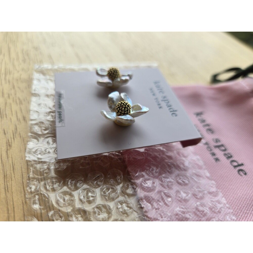 NWT Kate Spade Floral Frenzy Pearl Flower Stud Earrings Gold Tone Vtg Rare - Picture 8 of 13